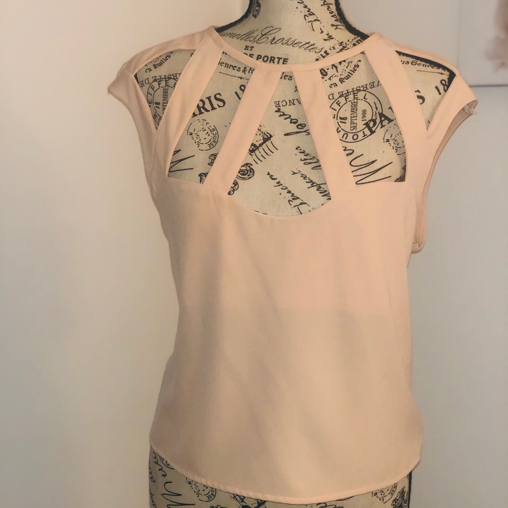 Cage Top with keyhole button back